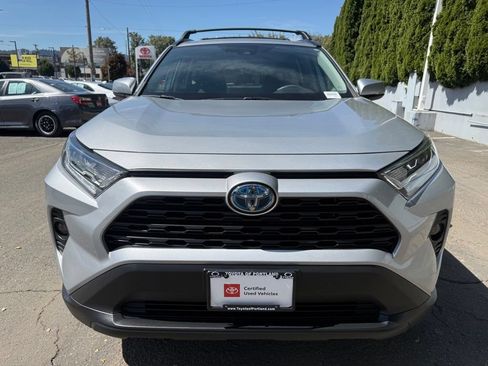Used 2021 Toyota RAV4 XLE w/ Convenience Package AWD/4WD image 3
