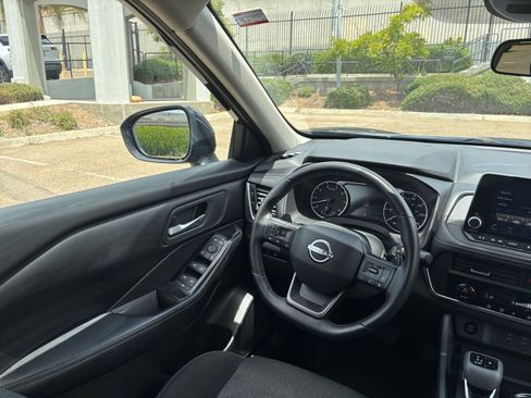 Used 2025 Nissan Rogue SV FWD image 36