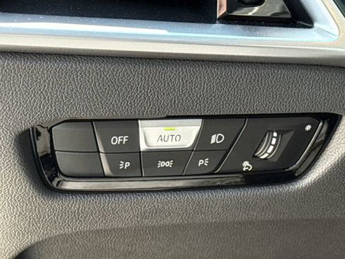 Used 2025 BMW 330i xDrive Sedan AWD/4WD image 21