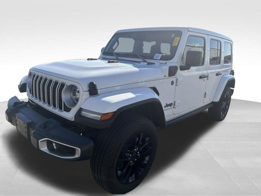 Used 2025 Jeep Wrangler Unlimited Sahara w/ Safety Group AWD/4WD image 3
