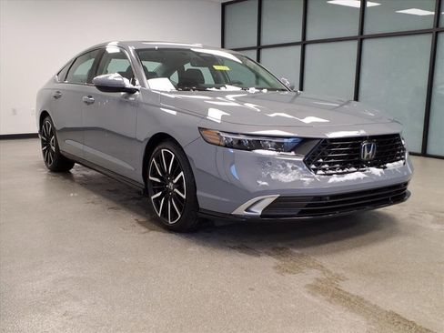 Used 2025 Honda Accord Touring image 4