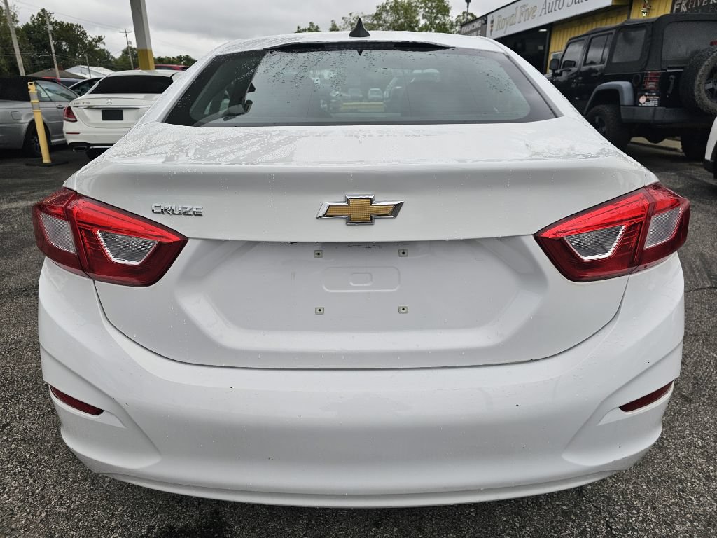 Used 2017 Chevrolet Cruze LS FWD image 10
