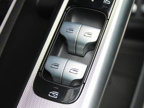 Used 2025 Mercedes-Benz GLC 350e 4MATIC image 20