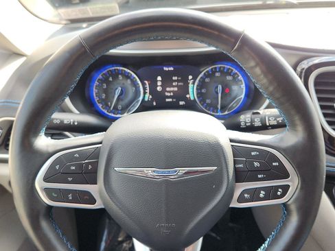 Certified 2021 Chrysler Pacifica Touring-L image 20