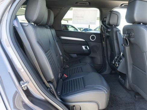 Certified 2025 Land Rover Discovery Dynamic SE AWD/4WD image 24
