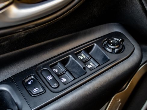 Used 2023 Jeep Renegade Limited AWD/4WD image 32