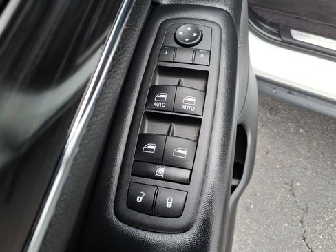 Used 2022 Jeep Grand Cherokee Limited AWD/4WD image 25