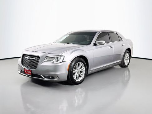 Used 2016 Chrysler 300 C RWD image 1