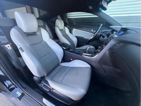 Used 2015 Hyundai Genesis 3.8 image 4