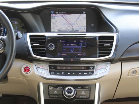 Used 2015 Honda Accord Touring image 34