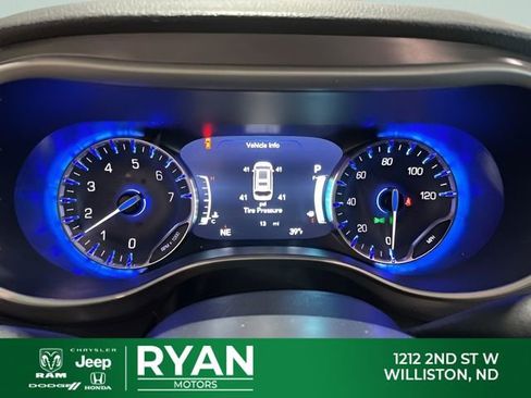 New 2026 Chrysler Pacifica Select AWD/4WD image 25