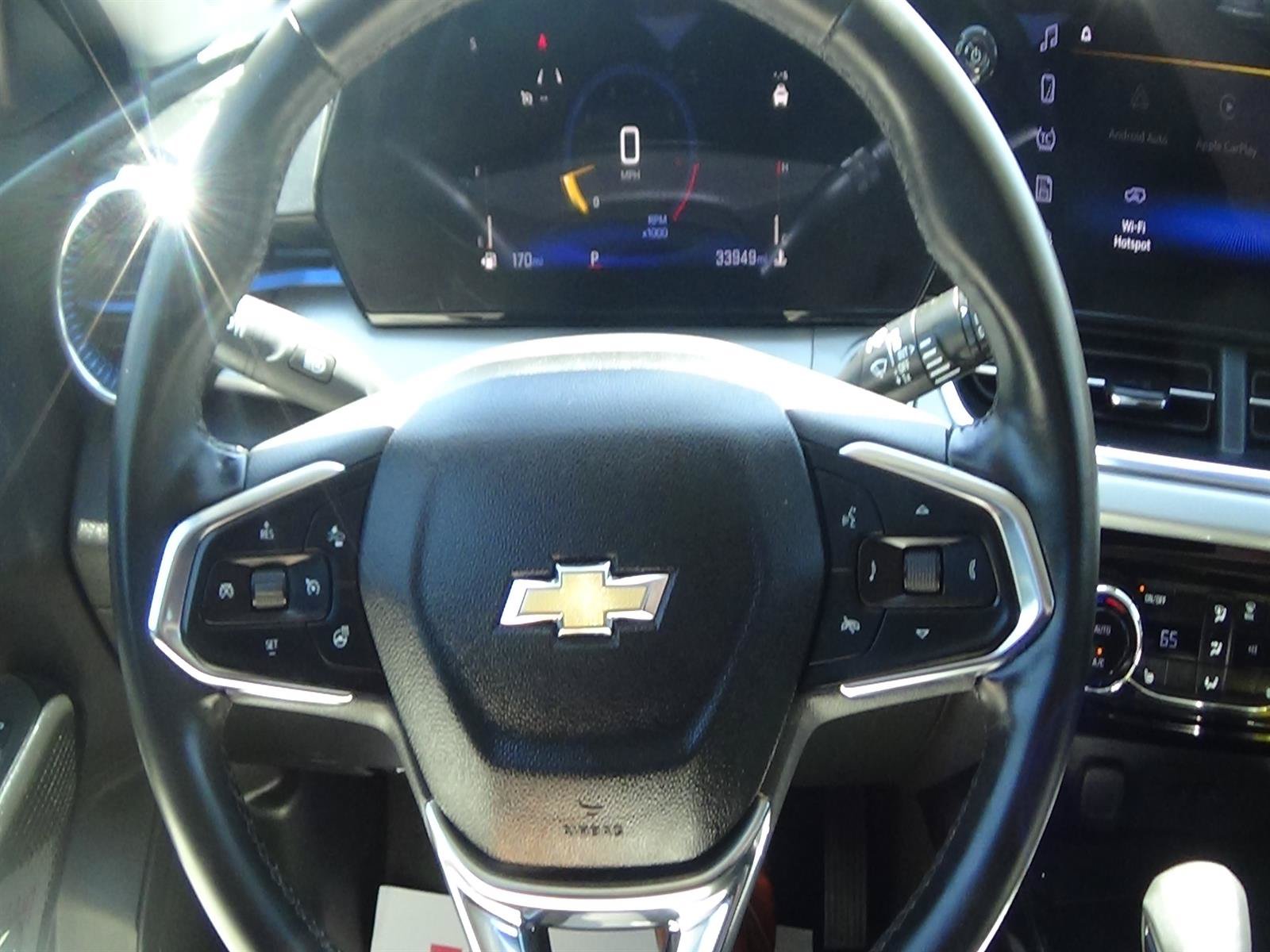 Used 2025 Chevrolet Trax LT w/ LT Convenience Package FWD image 19