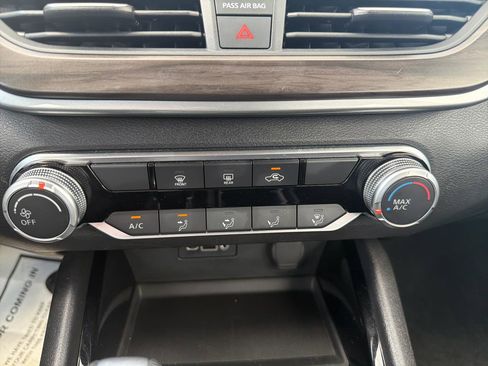 Used 2024 Nissan Altima 2.5 SV FWD image 24