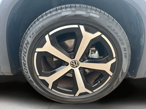 Used 2026 Volkswagen Tiguan SE FWD image 13