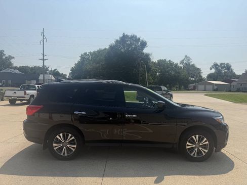 Used 2019 Nissan Pathfinder S AWD/4WD image 6