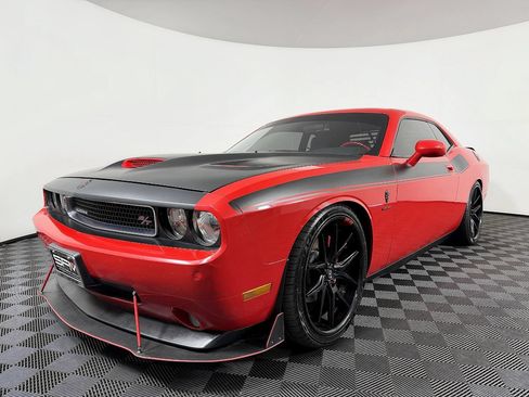 Used 2009 Dodge Challenger R/T w/ Sound Group RWD image 2