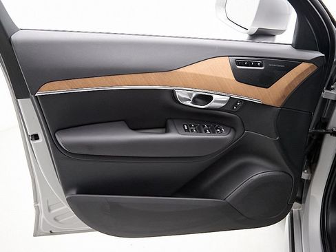 Certified 2023 Volvo XC90 B6 Plus AWD/4WD image 10