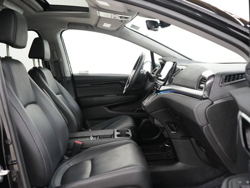 Used 2023 Honda Odyssey Touring image 11