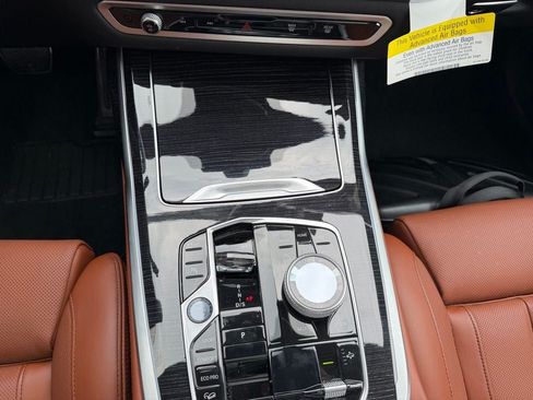 Certified 2026 BMW X7 M60i AWD/4WD image 25