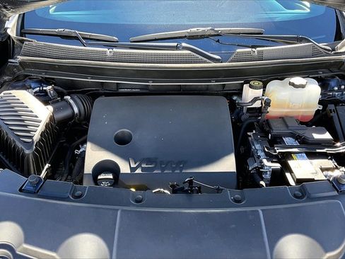 Used 2023 Chevrolet Traverse LT image 11