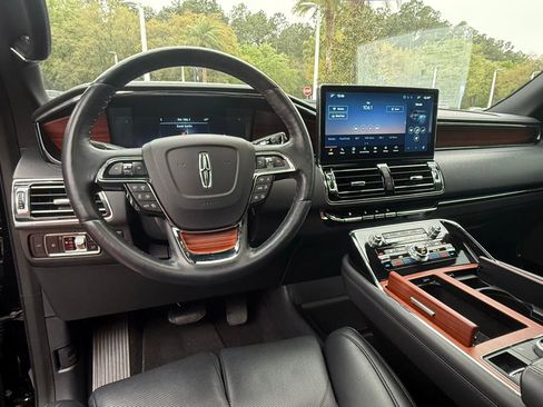 Used 2024 Lincoln Navigator Reserve image 4