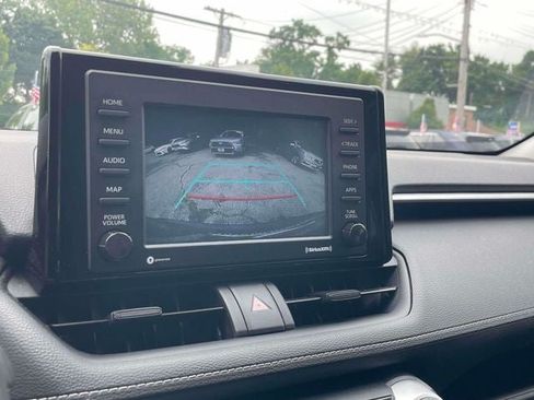 Used 2021 Toyota RAV4 LE AWD/4WD image 30