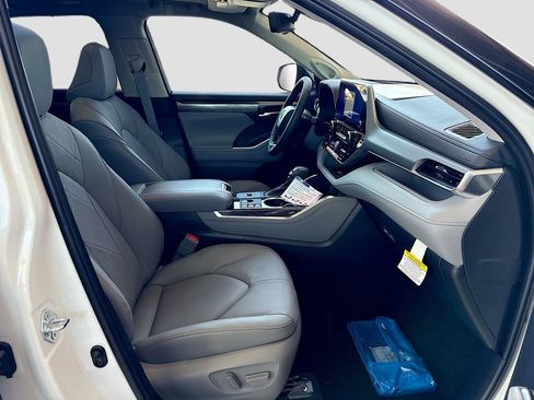 New 2026 Toyota Highlander Platinum AWD/4WD image 20