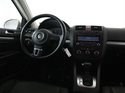 Used 2010 Volkswagen Jetta Limited Edition FWD image 10