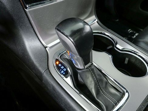 Used 2020 Jeep Grand Cherokee Overland RWD image 18