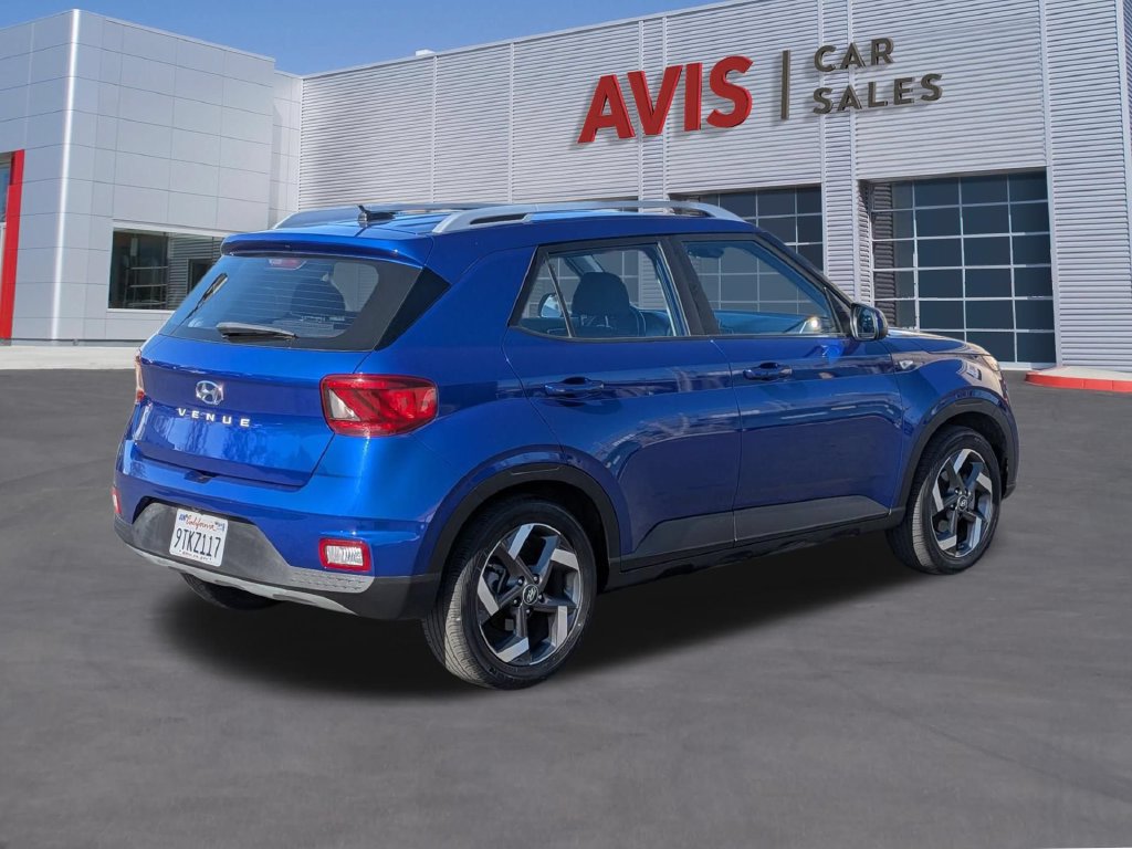 Used 2025 Hyundai Venue SEL FWD image 6