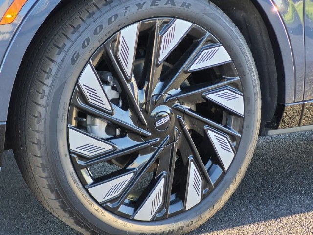 Used 2024 Lincoln Nautilus Reserve w/ Equipment Group 202A AWD/4WD image 20