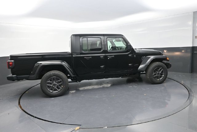 New 2026 Jeep Gladiator Sport AWD/4WD image 9