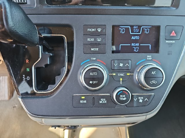 Used 2016 Toyota Sienna XLE FWD image 20