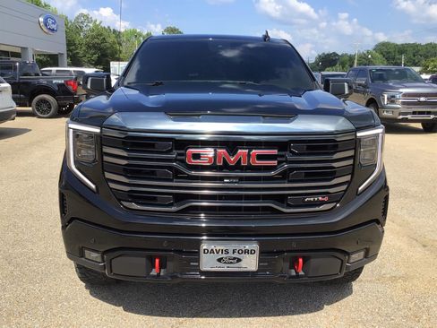 Used 2024 GMC Sierra 1500 AT4 w/ AT4 Premium Package AWD/4WD image 6