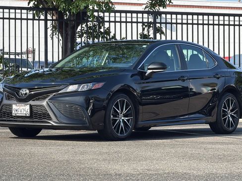 Used 2024 Toyota Camry SE image 8