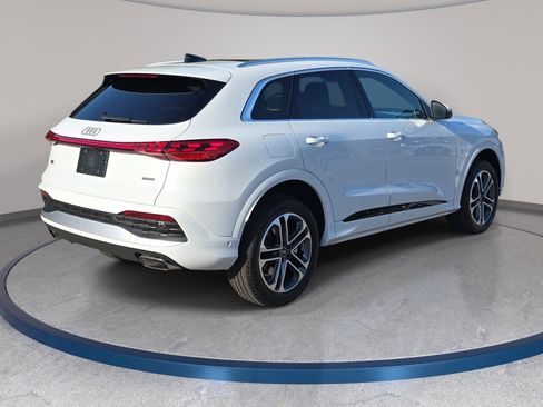 New 2026 Audi Q5 Premium image 5