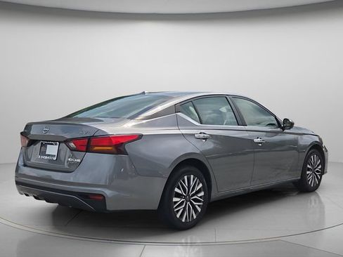 Used 2024 Nissan Altima 2.5 SV AWD/4WD image 7