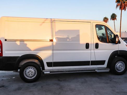 Used 2025 RAM ProMaster 2500 w/ U-Haul Equipment Group FWD image 13