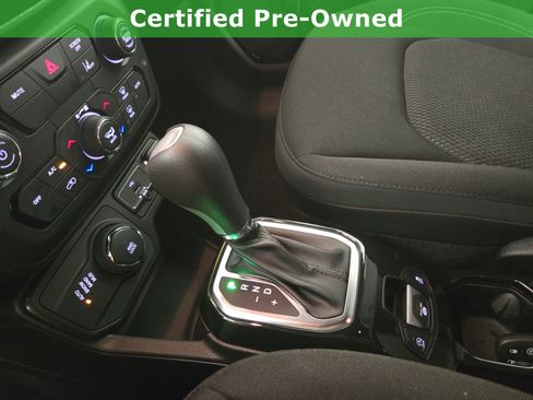 Certified 2022 Jeep Renegade Altitude w/ Convenience Group AWD/4WD image 24