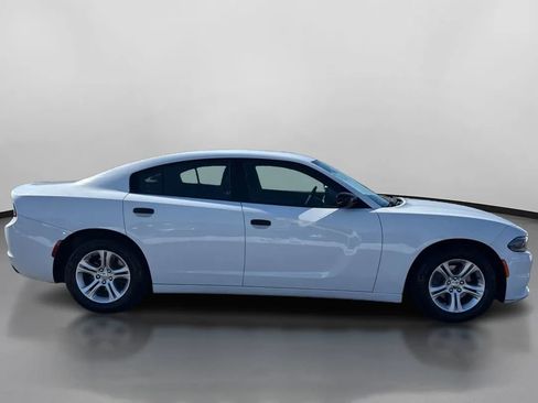 Used 2019 Dodge Charger SXT image 2