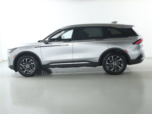 Used 2025 Lincoln Nautilus Premier AWD/4WD image 37