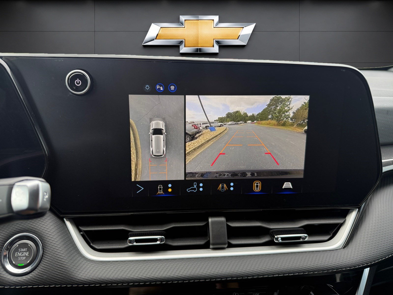 New 2027 Chevrolet Equinox LT w/ Convenience Package II FWD image 29