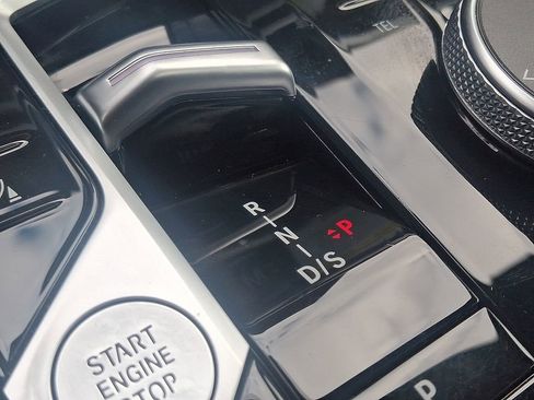 Certified 2024 BMW X7 xDrive40i w/ M Sport Package image 17