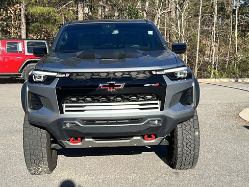 Used 2025 Chevrolet Colorado ZR2 w/ Technology Package image 3