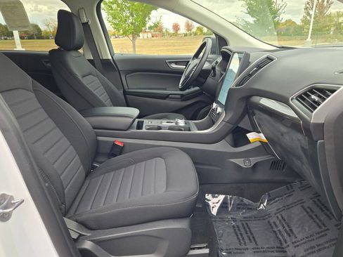 Used 2024 Ford Edge SE image 6
