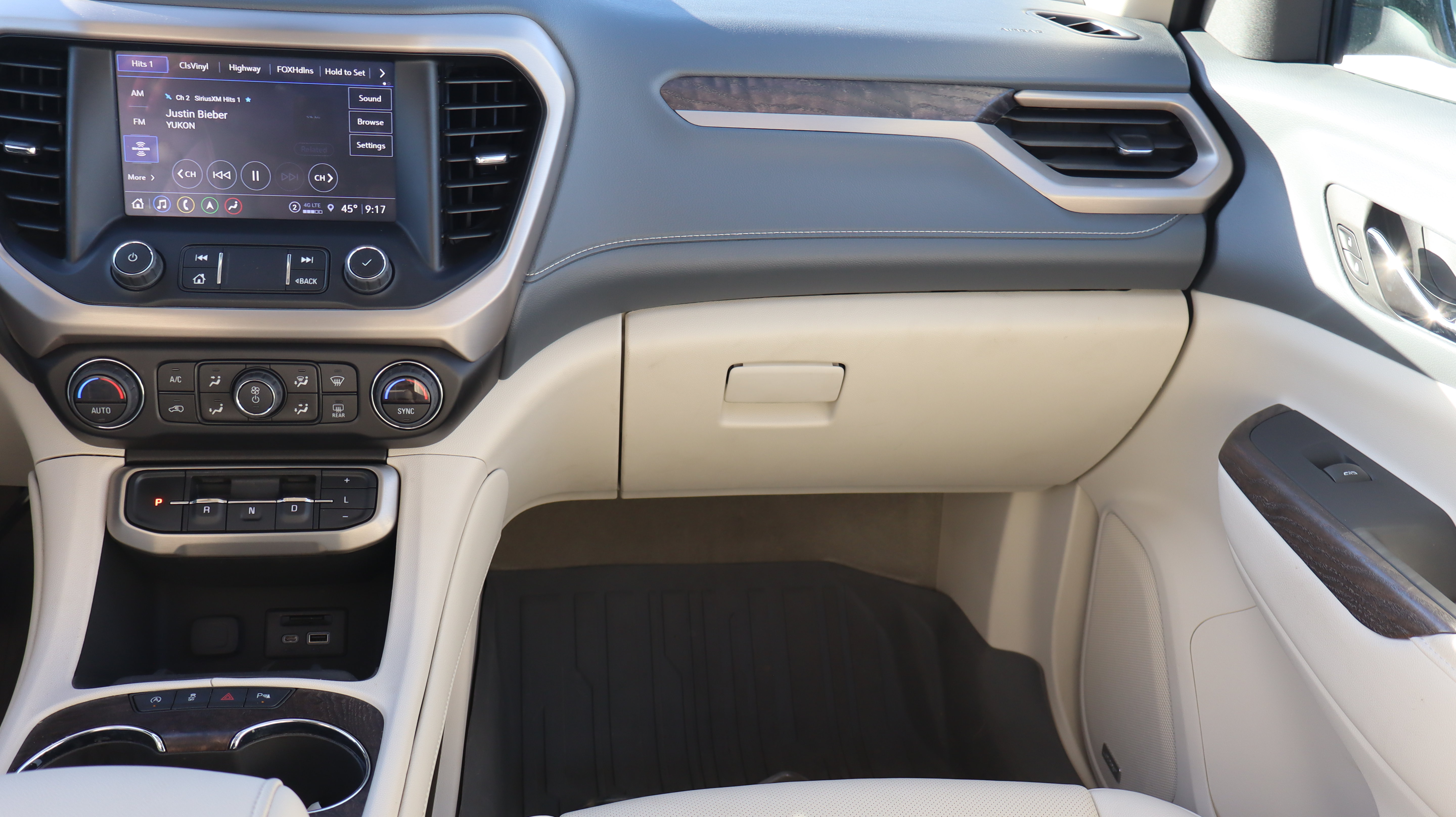 Certified 2023 GMC Acadia Denali w/ Denali Ultimate Package AWD/4WD image 10
