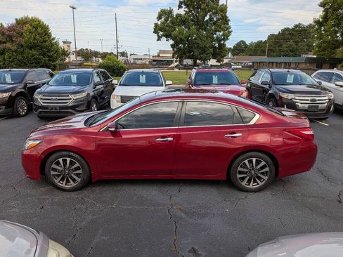 Used 2017 Nissan Altima 2.5 SV w/ Convenience Package FWD image 25