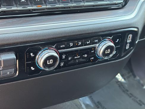Used 2025 GMC Sierra 1500 SLT AWD/4WD image 12