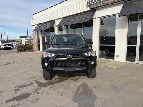 Used 2016 Toyota 4Runner SR5 image 2