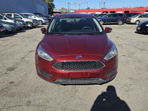 Used 2016 Ford Focus SE w/ SE Power Seat Package image 2